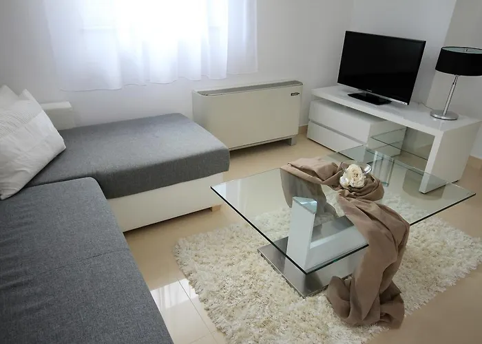 Mantinela Apartman *