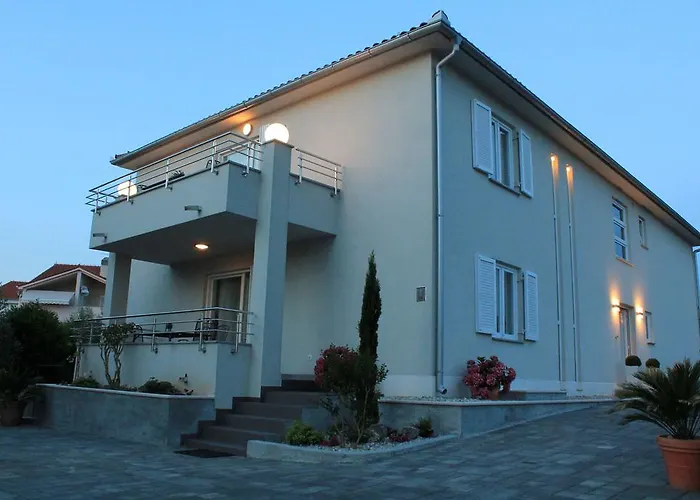 Mantinela Apartman *