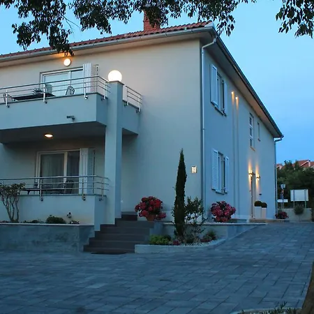 Mantinela * Malinska