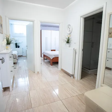 Mantinela Apartamento *