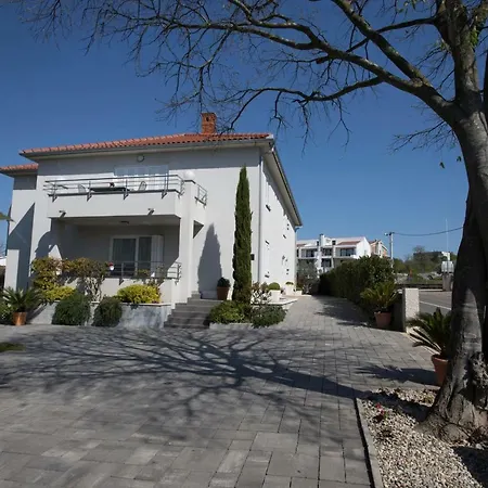 Mantinela Apartman